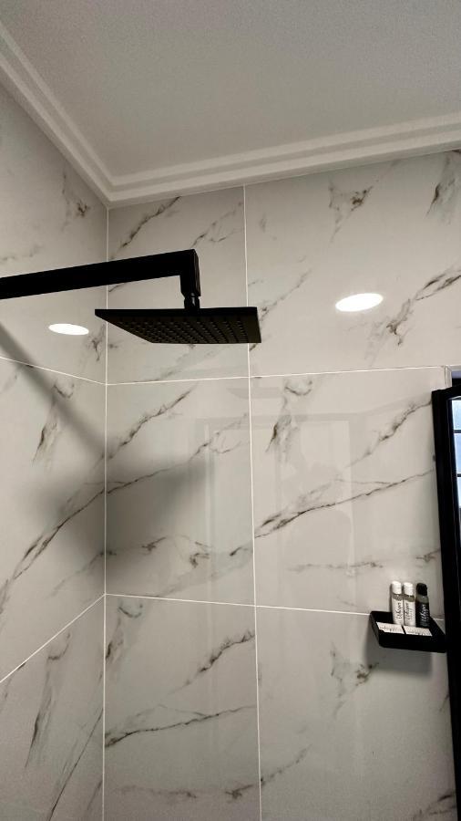 Stylish Executive Apartment With Power Backup Йоханнесбург Экстерьер фото