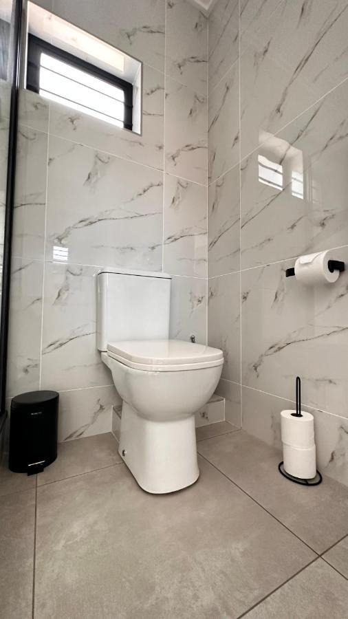 Stylish Executive Apartment With Power Backup Йоханнесбург Экстерьер фото