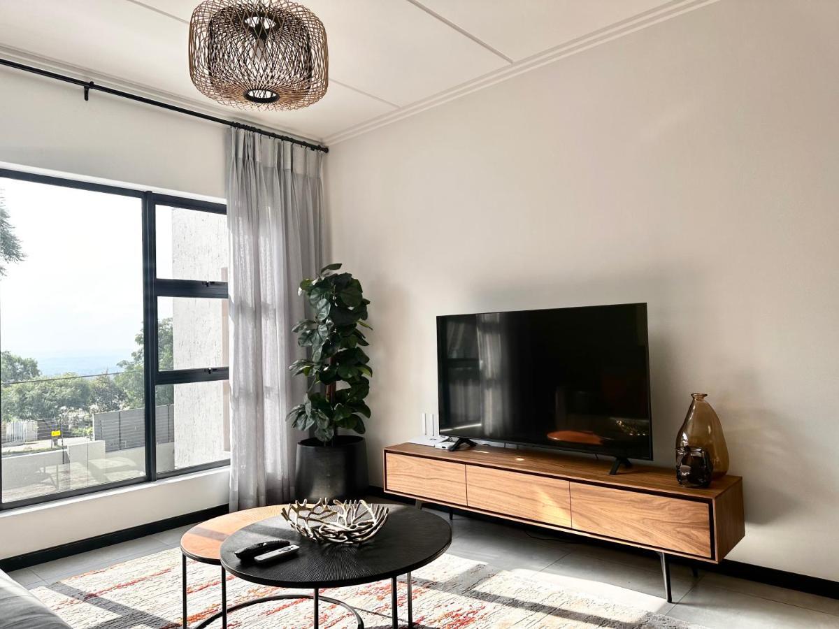 Stylish Executive Apartment With Power Backup Йоханнесбург Экстерьер фото