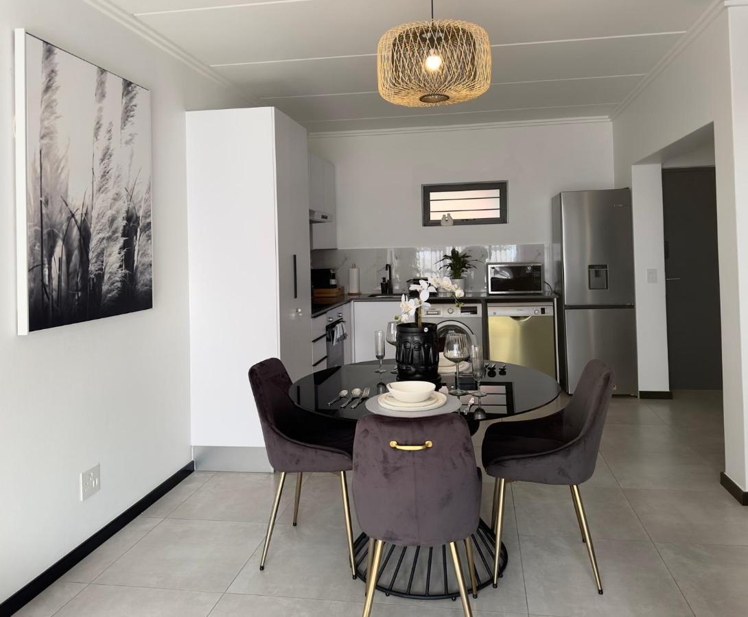 Stylish Executive Apartment With Power Backup Йоханнесбург Экстерьер фото