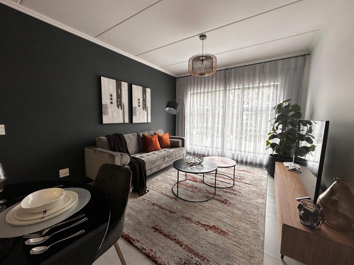 Stylish Executive Apartment With Power Backup Йоханнесбург Экстерьер фото