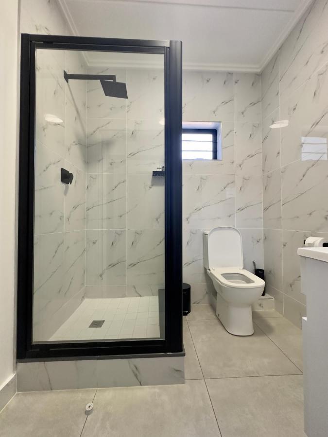 Stylish Executive Apartment With Power Backup Йоханнесбург Экстерьер фото