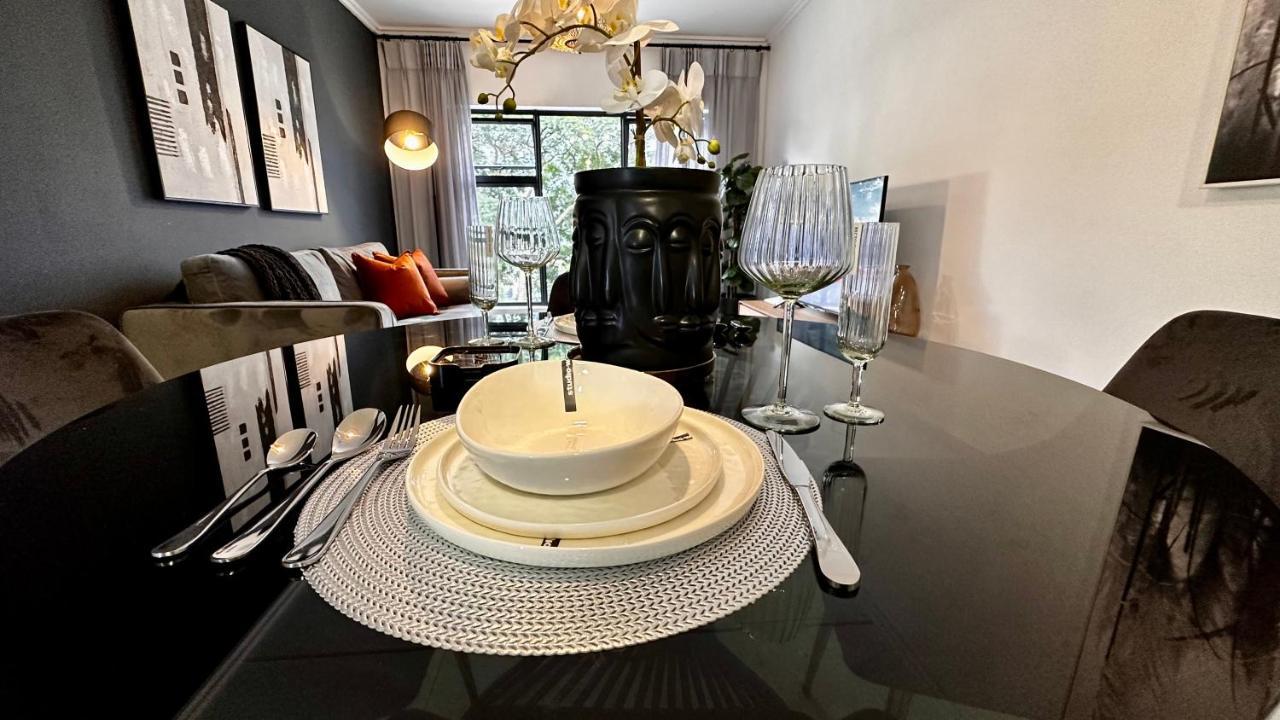 Stylish Executive Apartment With Power Backup Йоханнесбург Экстерьер фото