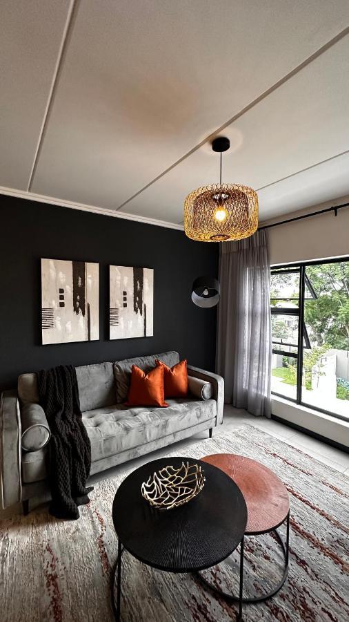 Stylish Executive Apartment With Power Backup Йоханнесбург Экстерьер фото